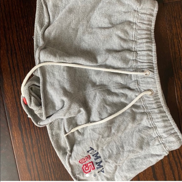 Tommy Hilfiger shorts - Picture 2 of 2